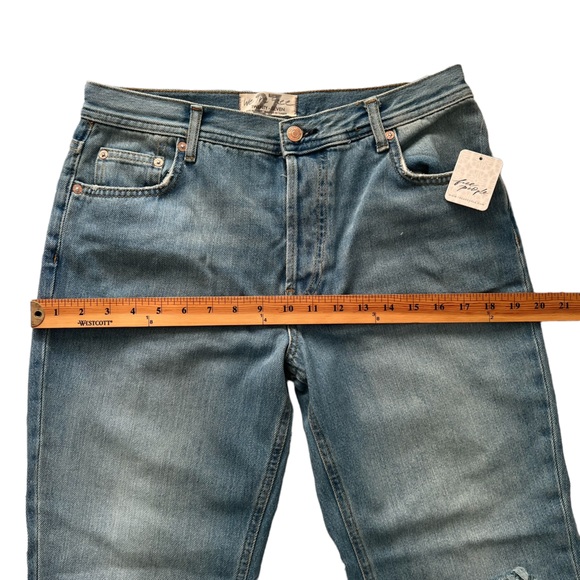 NWT FP Mid-Rise Straight Ripped Distressed Denim Jeans | Light Denim | Size 27 - Picture 3 of 6